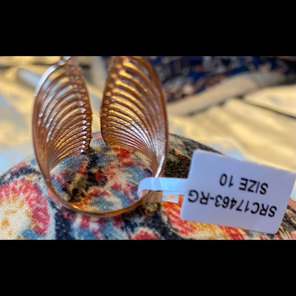 Stylish &Trendy Ring - Picture 5 of 5